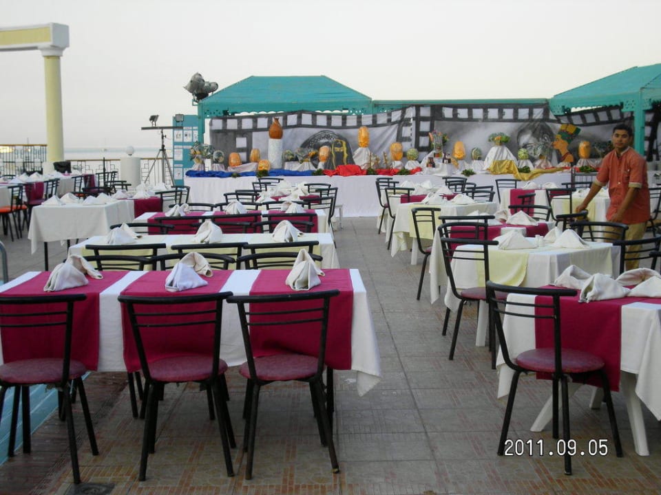 Evening buffet around swimming pool SUNRISE Holidays Resort (Adults Only)