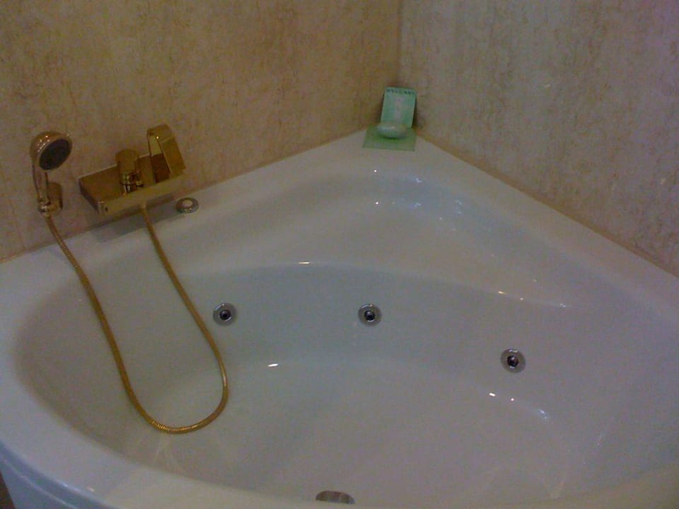 Der Whirlpool der Suiten Hotel Unique Dortmund Hauptbahnhof