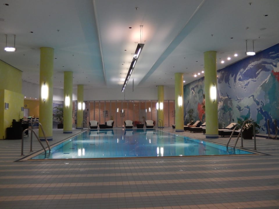 Bad hat Hallenbadcharakter Hilton Munich Airport