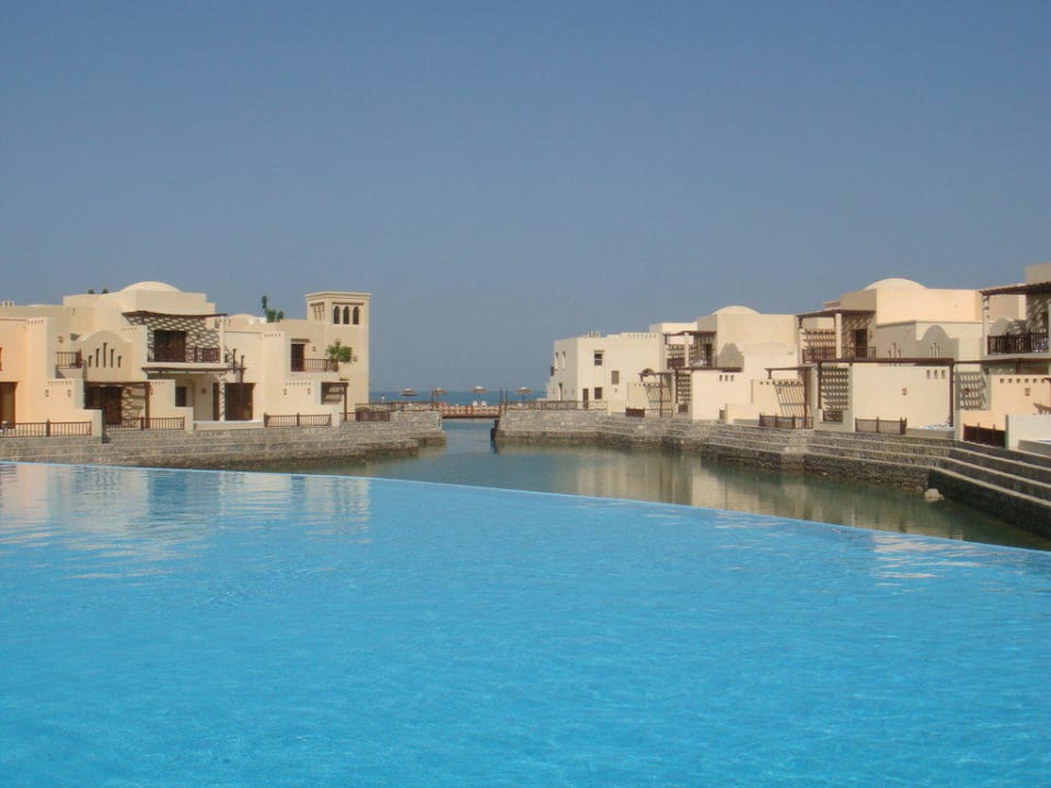 Ausblick vom Pool The Cove Rotana Resort