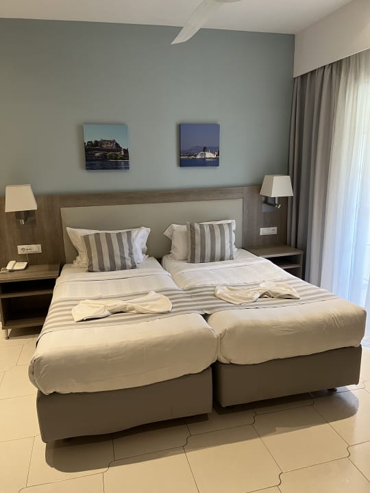 Zimmer Acharavi Beach Hotel