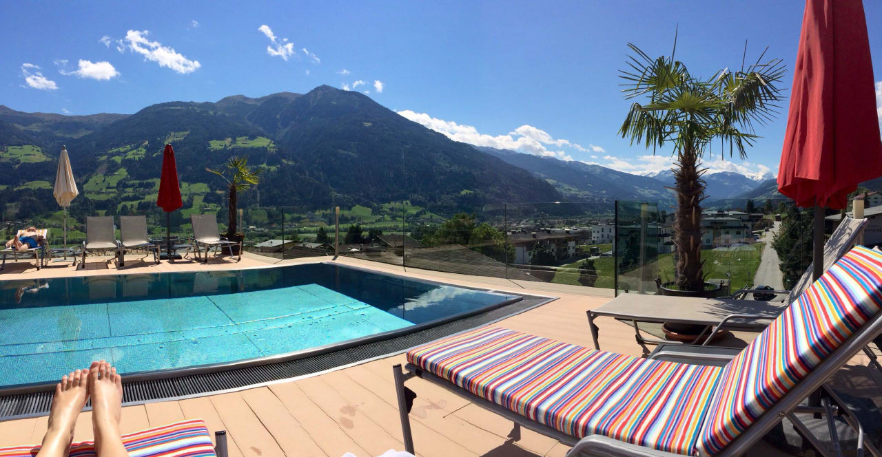 Poolblick Mia Alpina . Zillertal Family Retreat