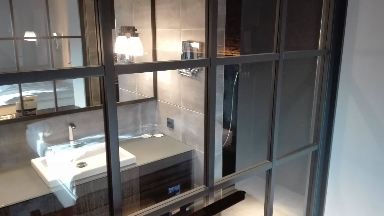 Waschtisch und Dusche Park Inn By Radisson Lübeck