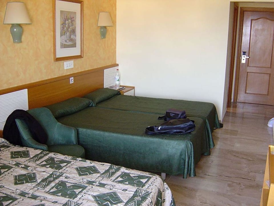 Zimmer 415 mit Aufbettung Grupotel Montecarlo