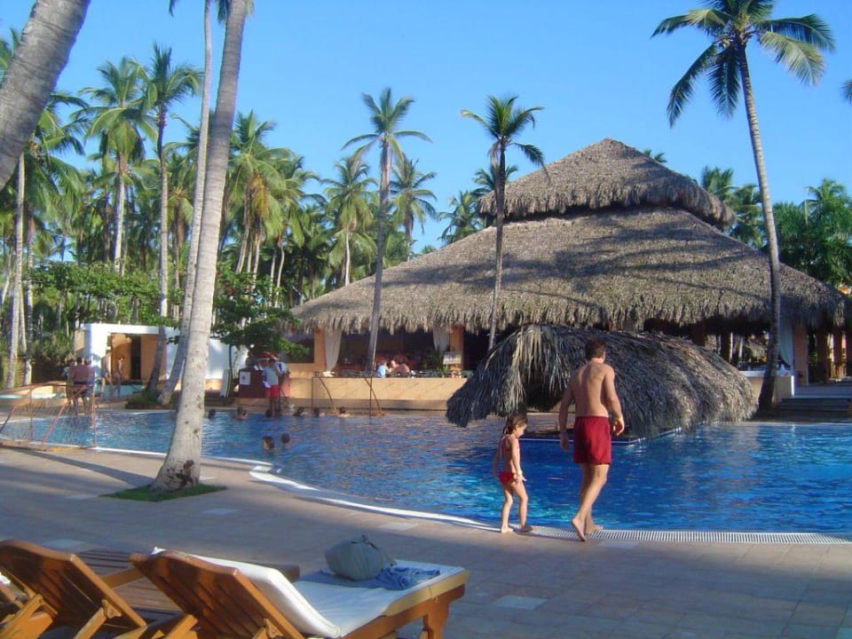 Pool mit Restaurant Hotel Bahia Estela Caribe