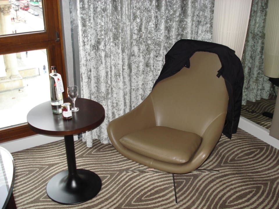 Sitzecke im Zimmer Hilton Berlin