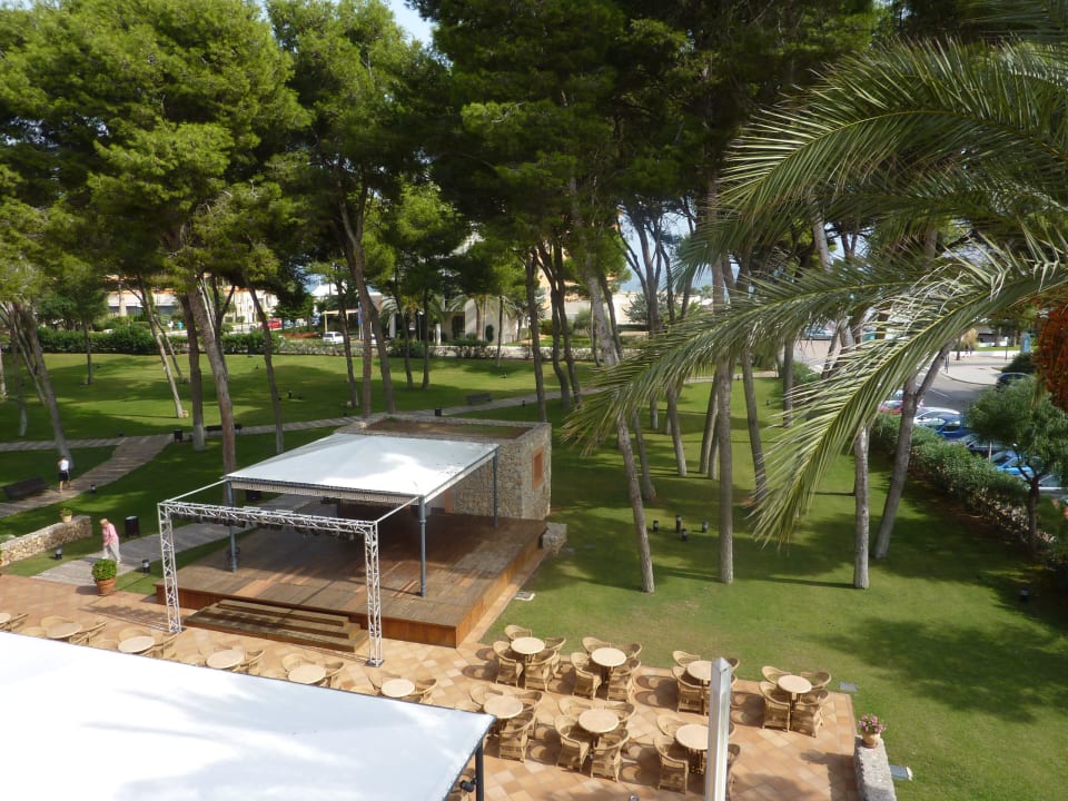 Blick vom Balkon in den Garten Hipotels Hipocampo Palace & Spa