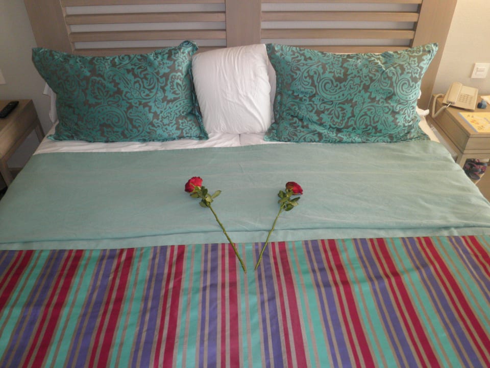 Breites bequemes Bett HD Beach Resort