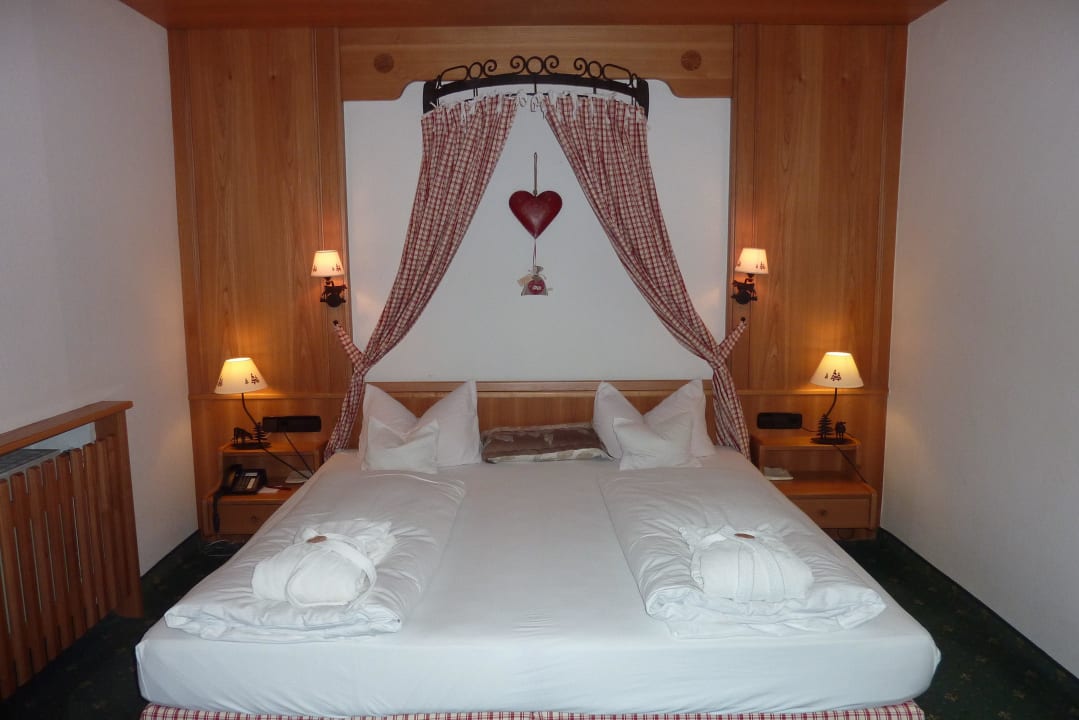 Bett Zimmer Nr. 2 Wohn/Schlafraum Hotel Tanneck