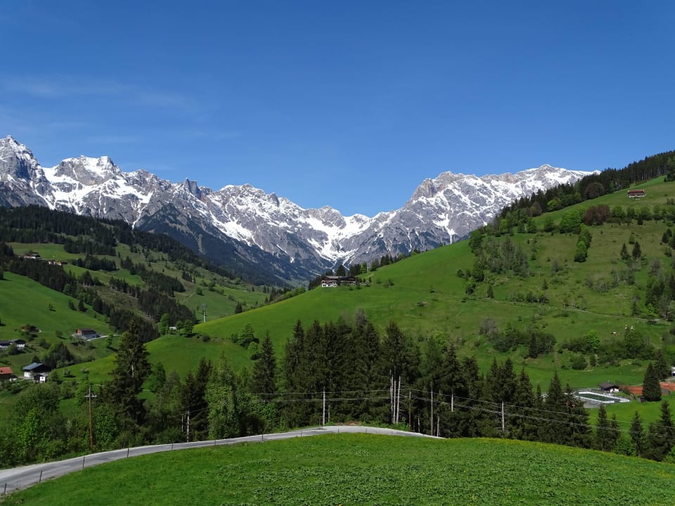 Ausblick vom Balkon der Aberghütte Hüttendorf Maria Alm