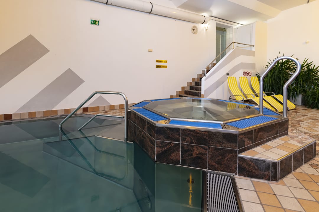 Pool dasKAISER - Dein Gartenhotel