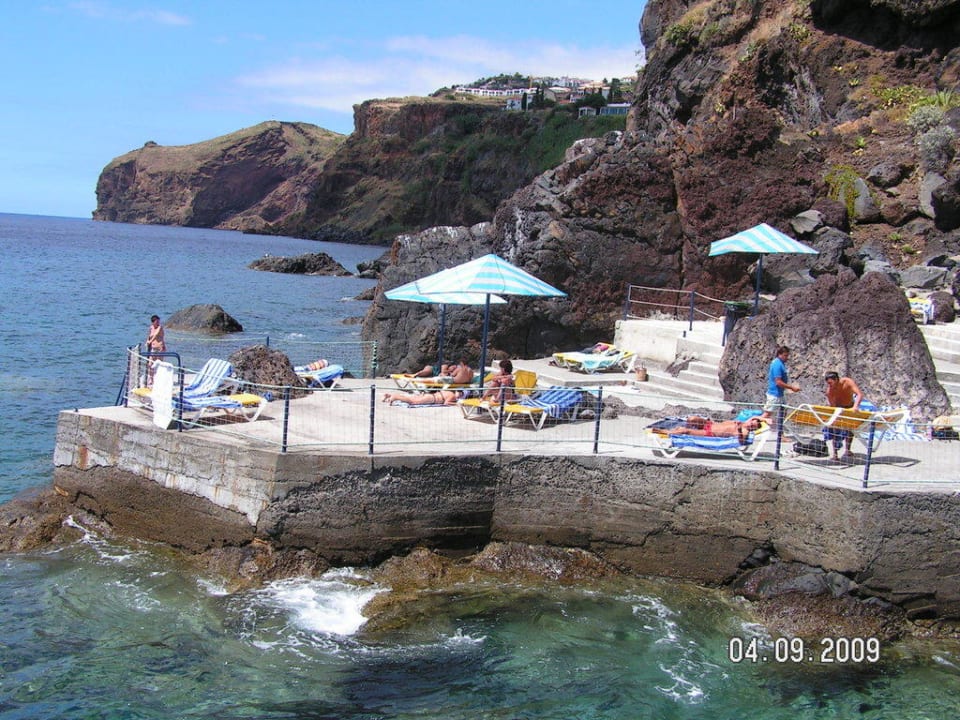 Eine der Plattformen direkt am Atlantik Sentido Galosol