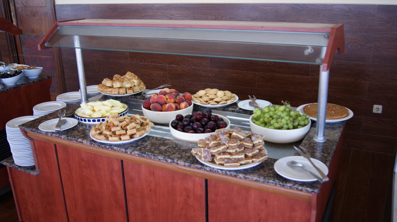 Dessertauswahl mittags am Strand Djerba Plaza Thalasso & Spa