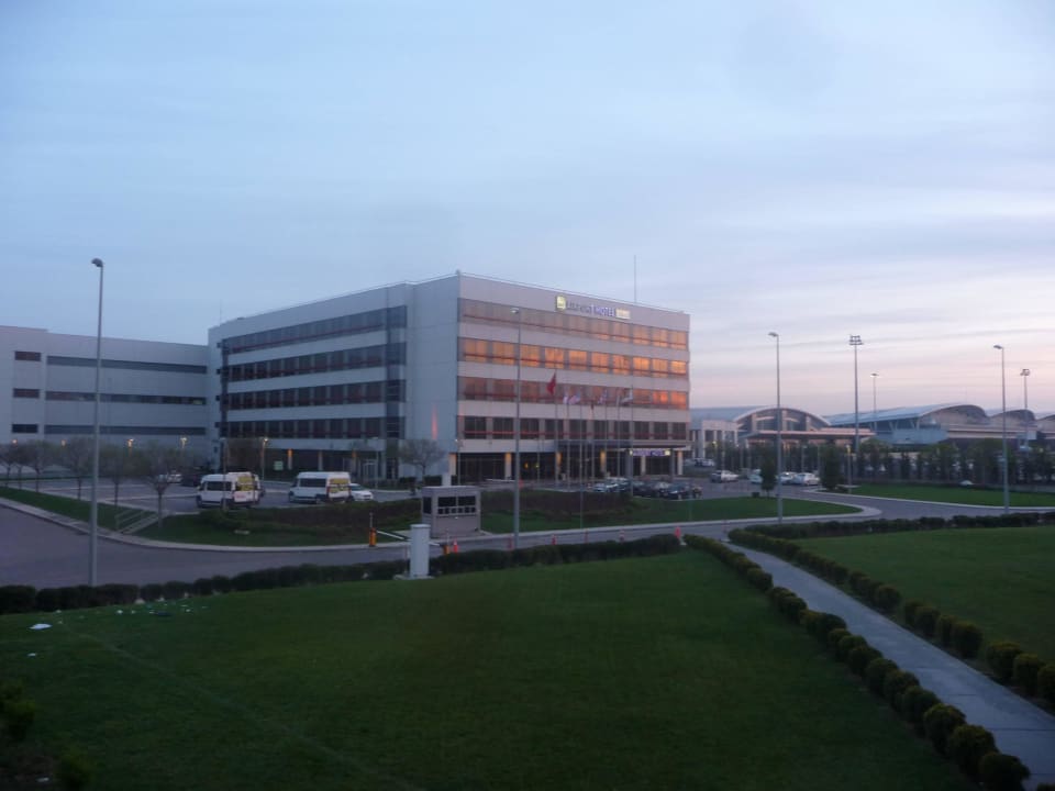 Details ISG Airport Hotel