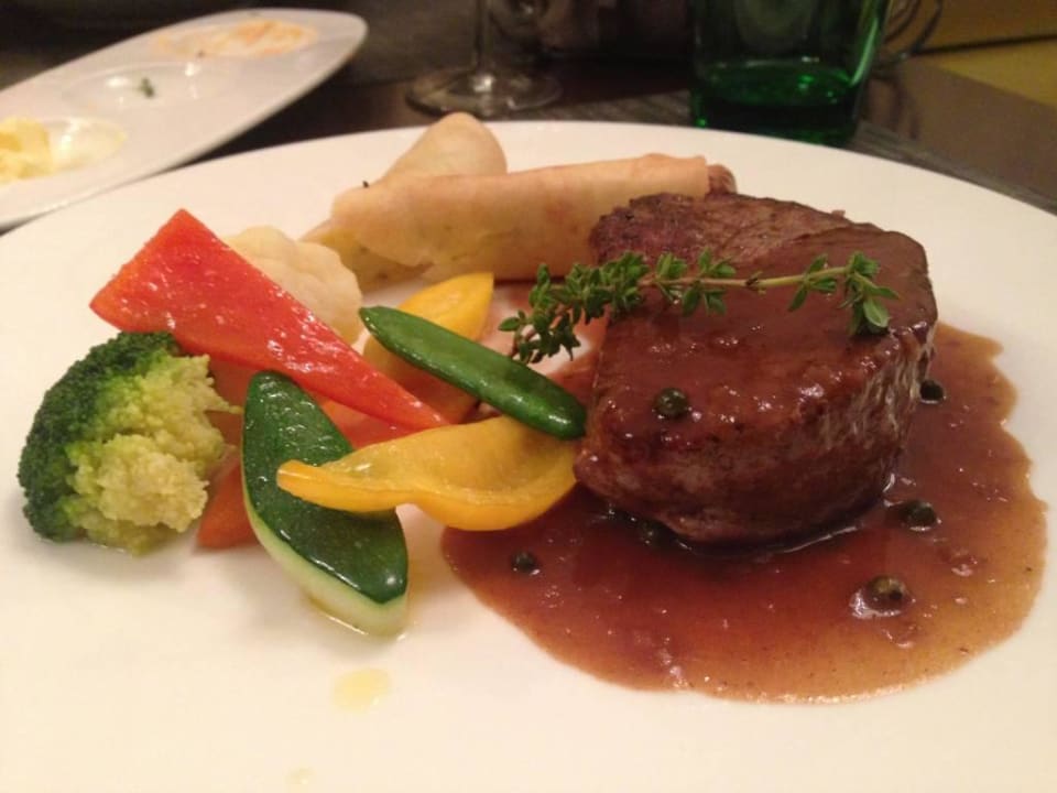 Abendessen im Restaurant Laguna Das Seepark Wörthersee Resort