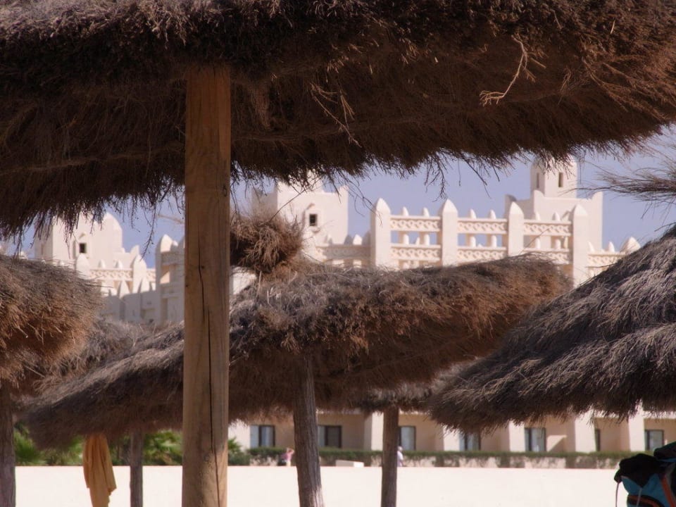 Hotelansicht vom Strand Hotel Riu Karamboa