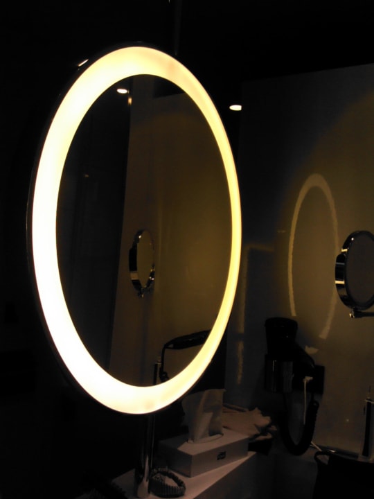 Waschtisch, offen im Zimmer INNSiDE by Meliá Düsseldorf Hafen