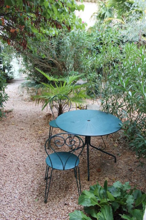 Sitzplatz auf der Terrasse La Colombiere du Chateau