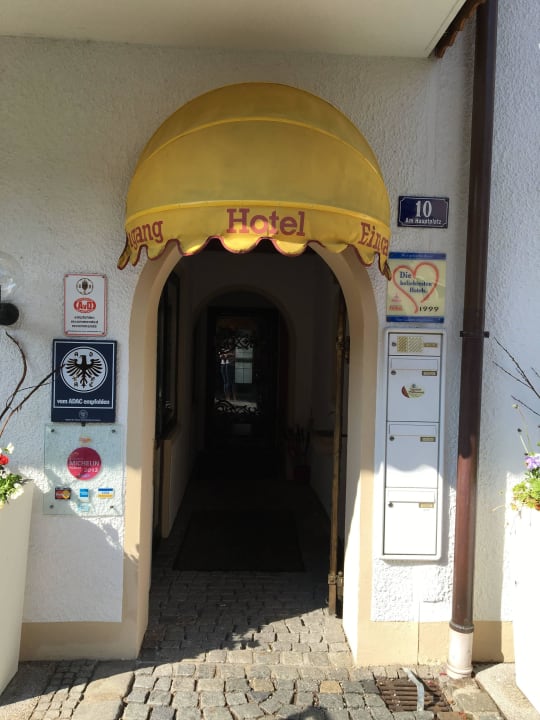 Eingang Alpenhotel Pfaffenwinkel