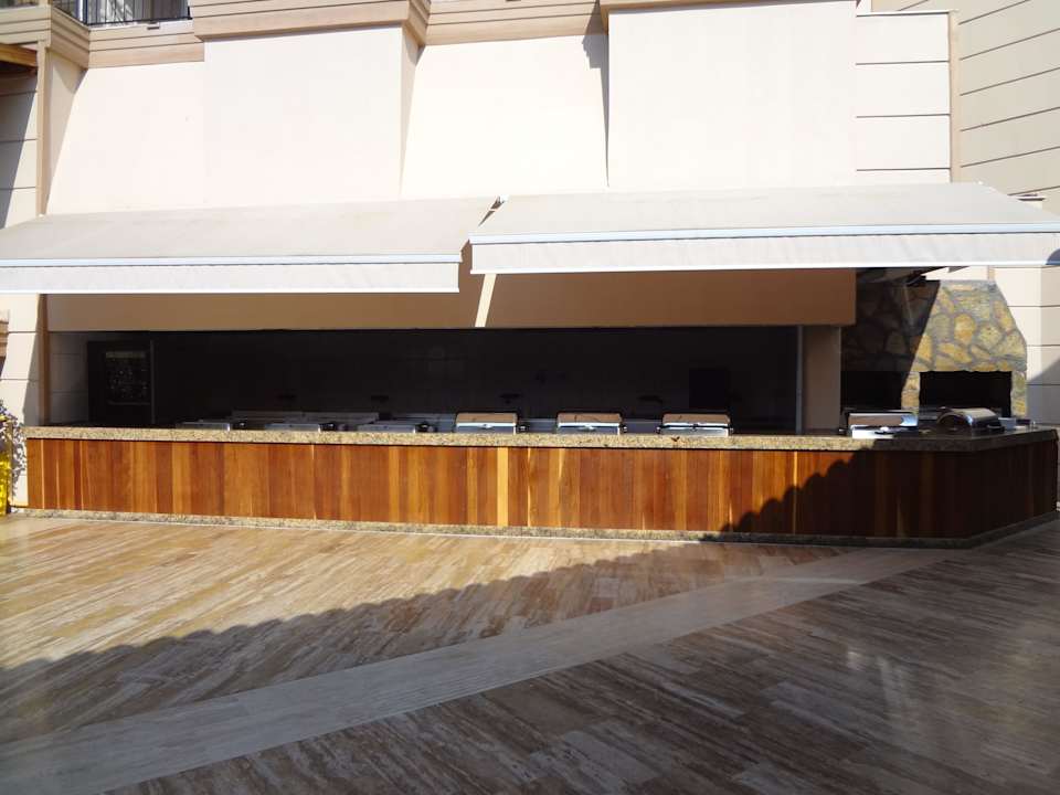 Hier wurde frisch gegrillt etc. - sehr lecker  Crystal Tat Beach Pearl Collection