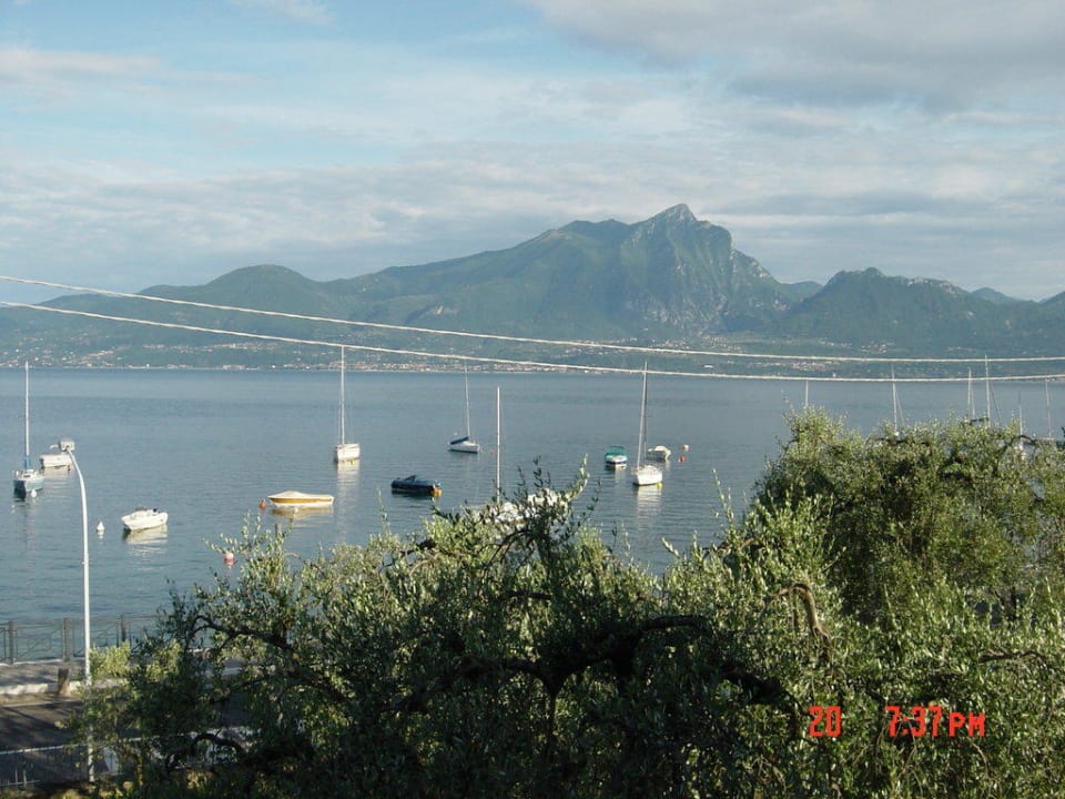 Vom Balkon im 1. Stock Hotel Garden Torri Del Benaco
