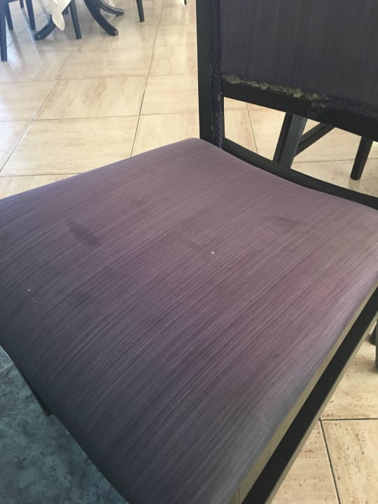 Brudne krzesla BLUESEA Lagos de Cesar