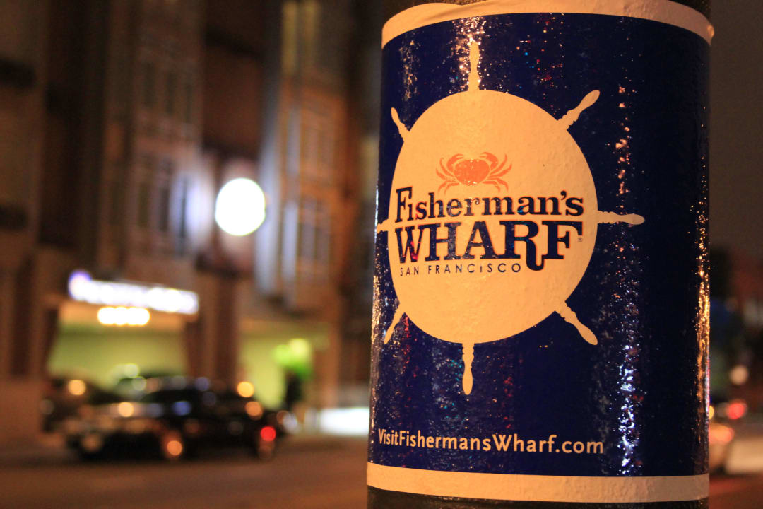 Das Hotel ist im Hinetrgrund Hotel Zoe Fisherman's Wharf