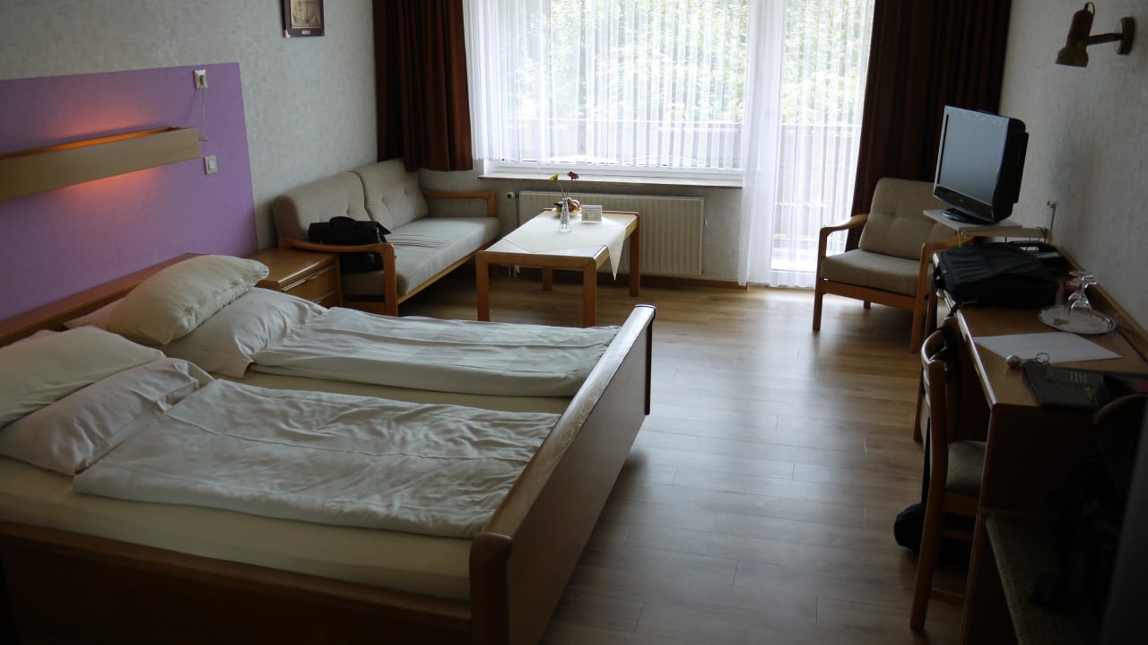 Zimmeransicht zum Balkon Seehotel Dock