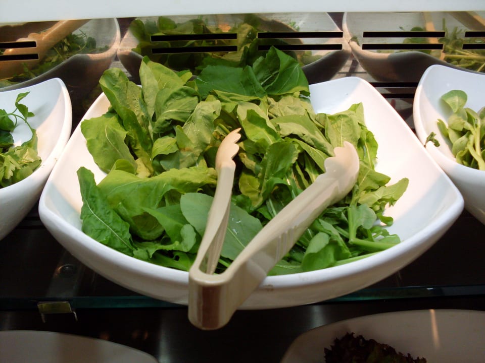 Viele verschiedene Kräuter und Salate Sentido Trendy Verbena Beach