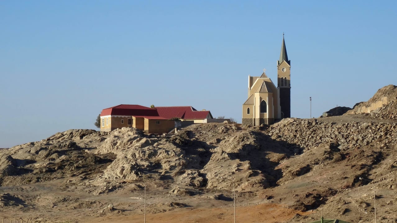 Blcik auf die Felsenkirche vom Zimmer Lüderitz Nest Hotel
