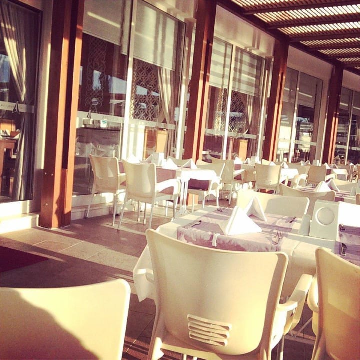 Draußen gab es auch viele schöne Sitzplätze. Side Alegria Hotel & Spa - Adults only +16