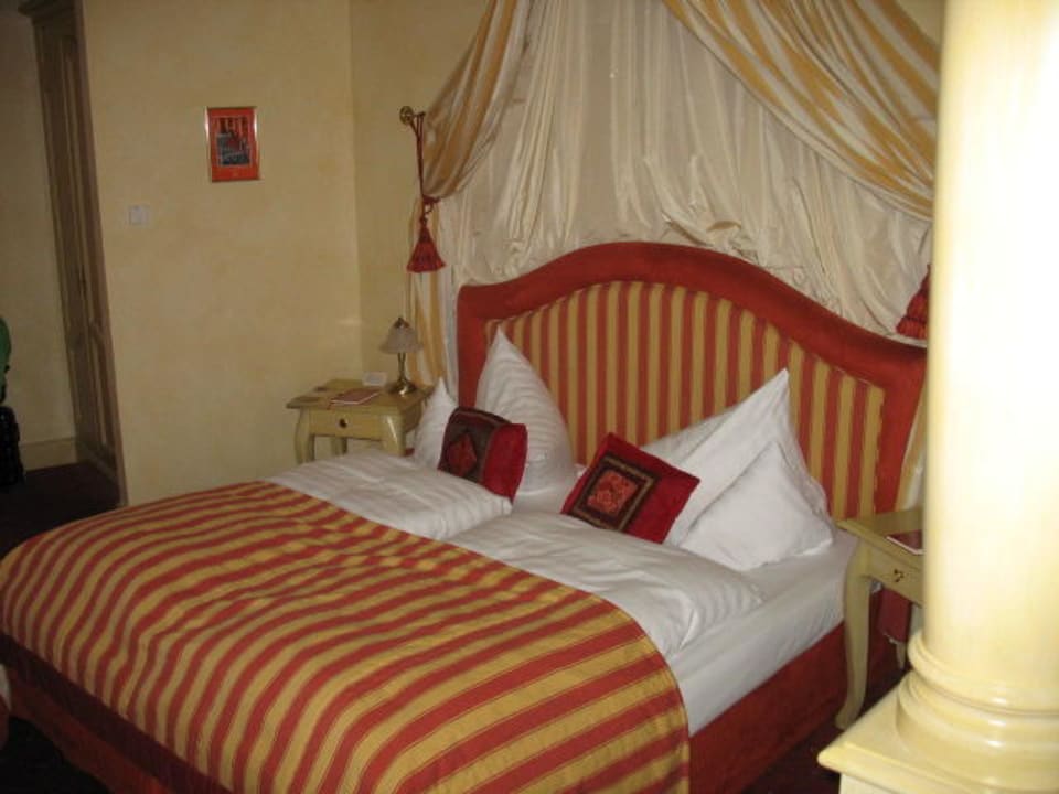 Himmelbett in der Junior-Suite Hotel Schloss Rheinfels