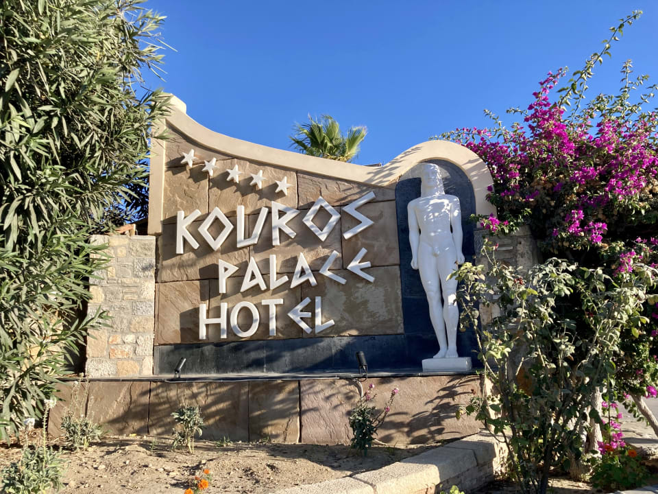 Außenansicht Hotel Kouros Palace