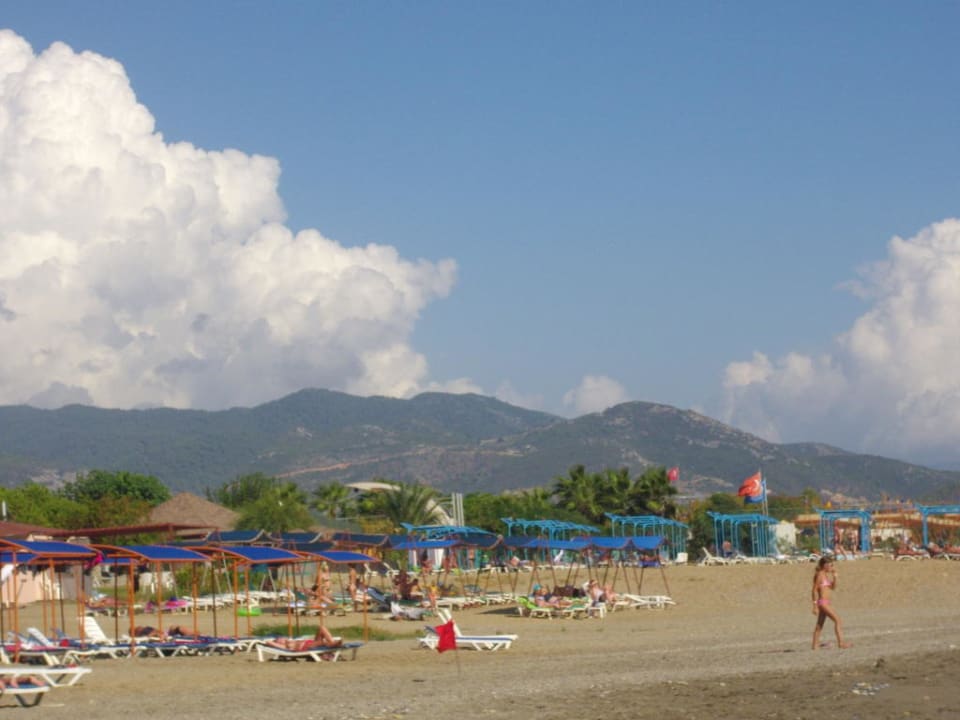 Das Taurusgebirge vom Strand aus zu sehen Club Turtas Beach Hotel