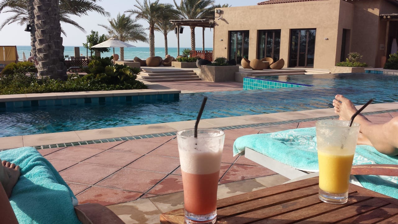 Lecker Shakes am Family Pool (ca.8 Euro) The St. Regis Saadiyat Island Resort, Abu Dhabi