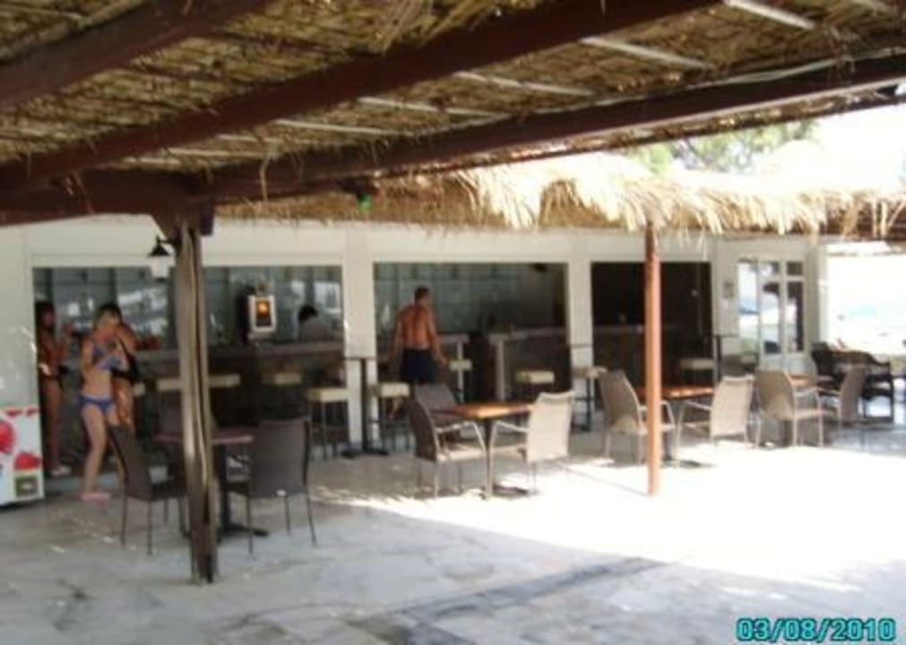 Pool und Strandbar HARPIN Happy Days Beach Hotel