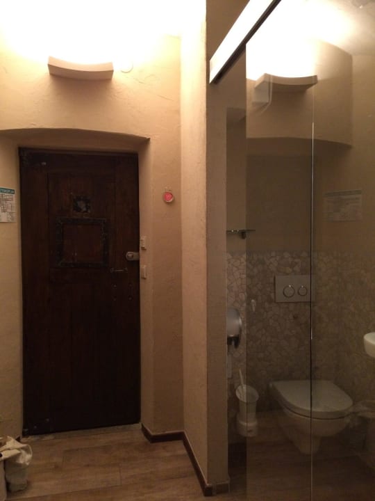 Eingang zum Zimmer Hotel Fronfeste