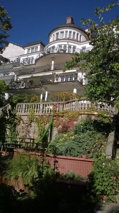 Widok od strony ogrodu Hotel Solar Palace Spa & Wellness