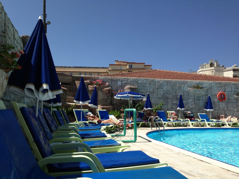 Kleiner Pool aber ausreichend La Vita's Hotel