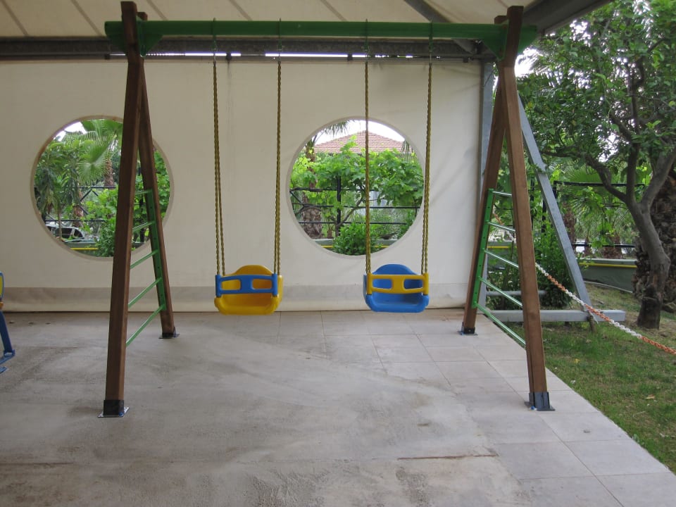 Überdachter Spielplatz Hotel Grand Side