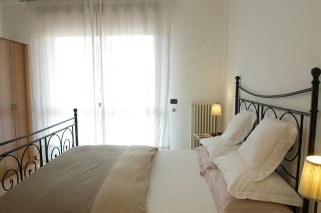 Zodiac Apartments Edy