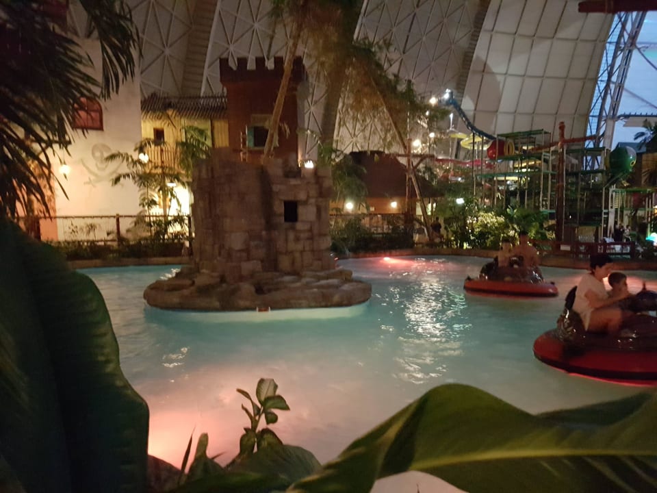 Bumper Boats  Tropical Islands Resort