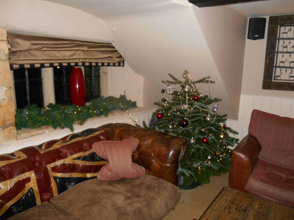 Small lounge off the bar Hotel Washbourne Court