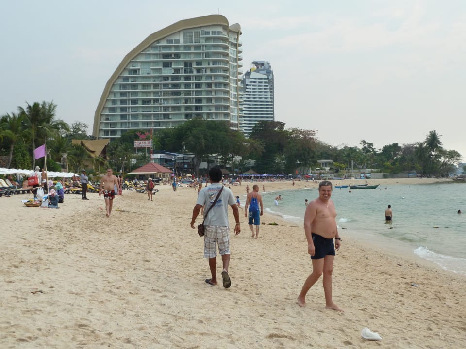 Strand vor dem Hotel Centara Grand Mirage Beach Resort Pattaya