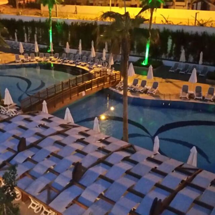 Pool Mary Hotel Side
