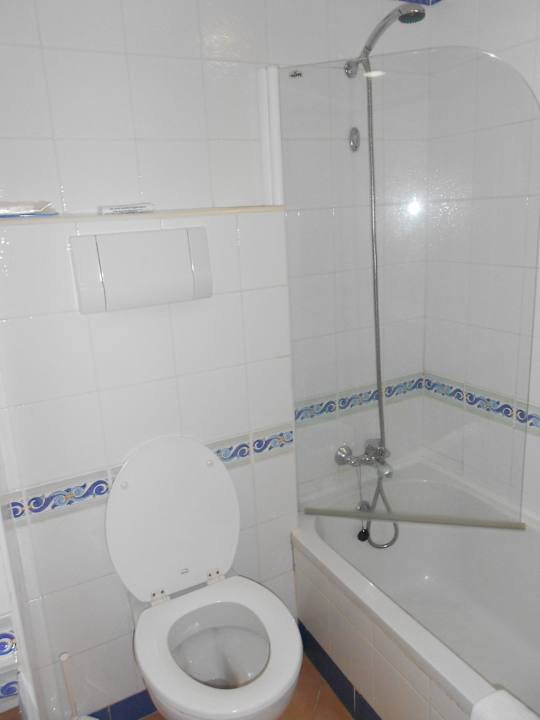 Bad mit Duschbreich und Badewanne Riviera Spa Resort - Adults Only