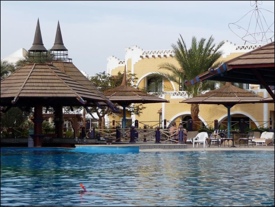 Basen przy hotelu Hotel El Faraana Reef Resort