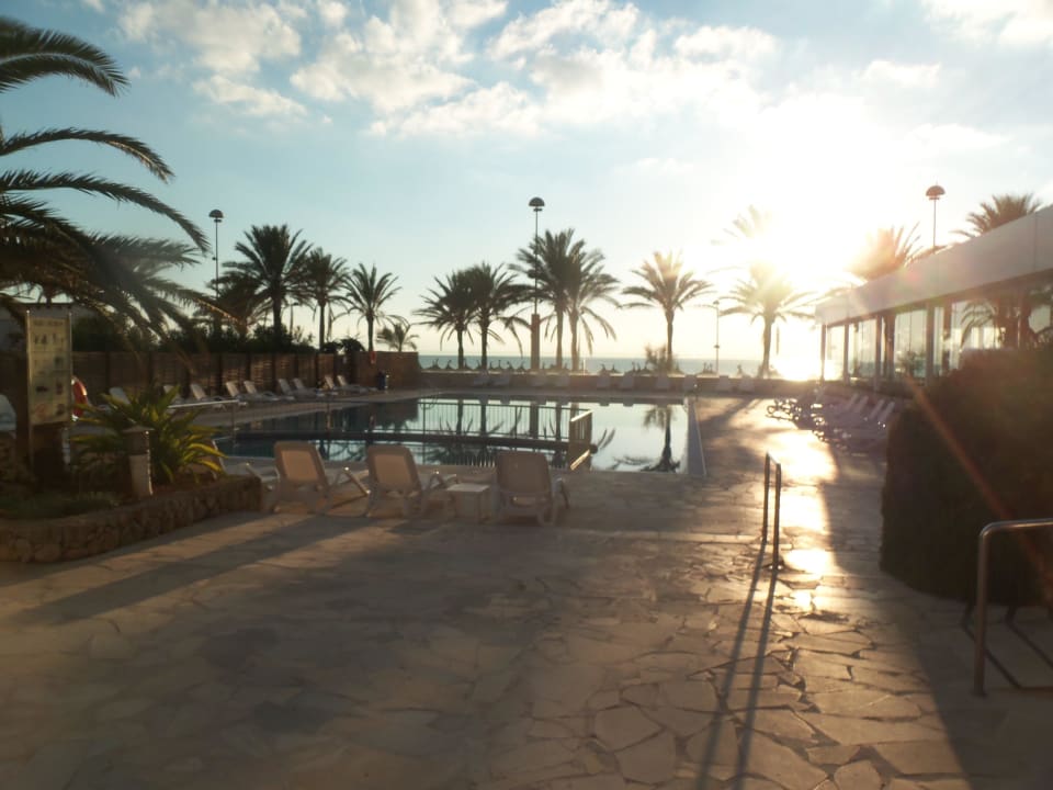 Nette Poolanlage mit direktem Meerblick Hotel HM Gran Fiesta