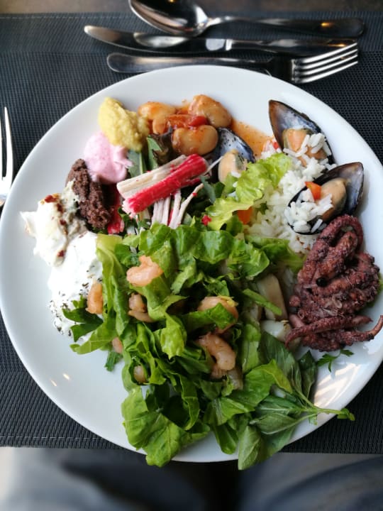 Gastro Crystal Springs Beach Hotel