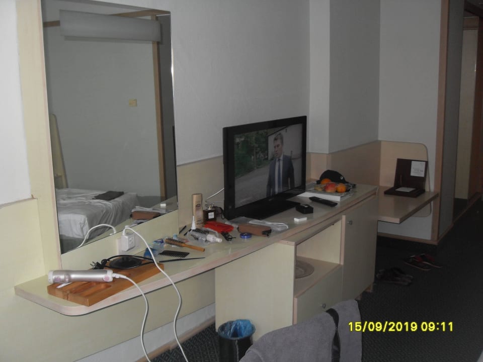 Kosmetikspiegel und TV VONRESORT Golden Coast